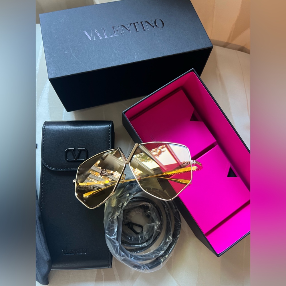 NEW $810 Valentino V hexagon sunglasses Gold Tone Sunglasses.